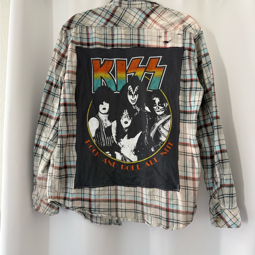 Kiss Mens Distressed Band Flannel